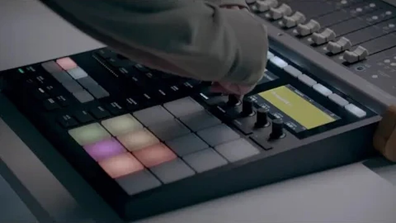 Playing with Maschine MK3 Massive X - Sunday Session