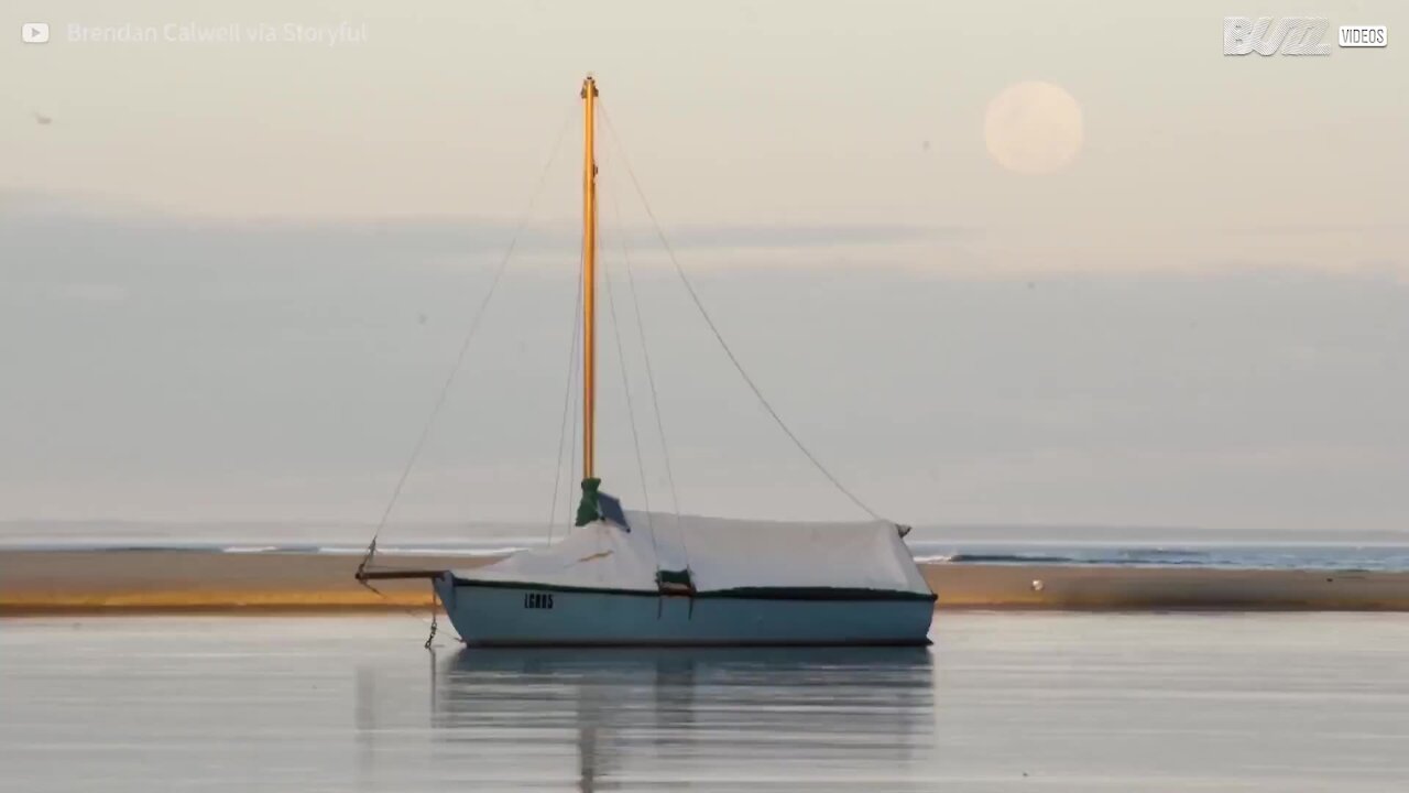 Magnifico time-lapse mostra l'eclissi lunare in Australia