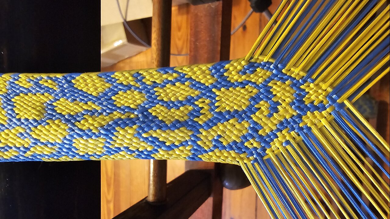 Kumihimo - Takadai Braiding Stream - 176 - Gold and Lapis - Tie off and tear down