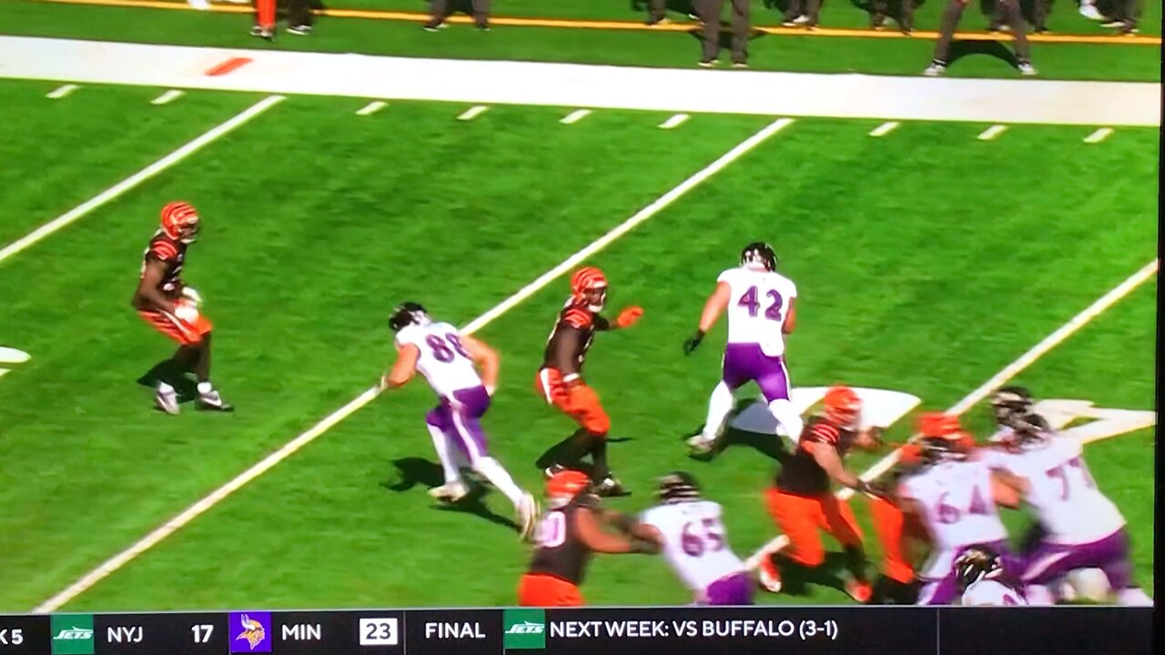 Ravens WR #88 Charlie Kolar w/sweet catch. A frozen rope if you will. lol.