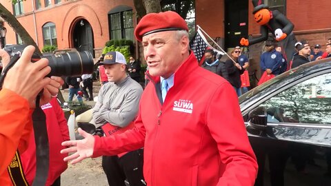 Curtis Sliwa attends FDNY Anti-Mandate protest at Gracie Mansion