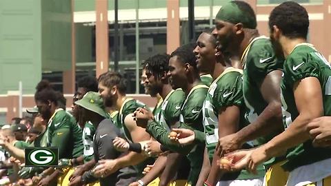 Packers end Mini Camp with 'egg toss'