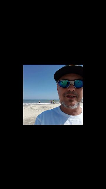 Wifey poo says✌from tha beach