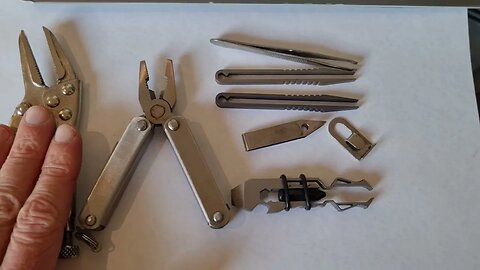 EDC: tweezers and pliers for easy everyday carry. Multiple application and light tools for emergency