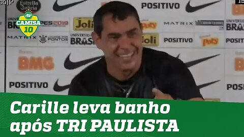 Que FESTA! Carille leva banho após TRI PAULISTA do Corinthians!