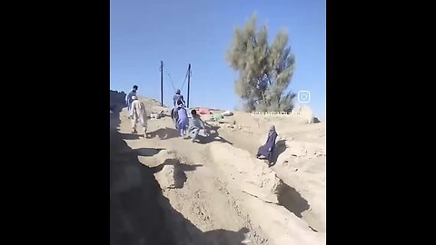 SMUGGLERS USE HUGE SLINGSHOT🇦🇫🛖🥍⛰️TO SMUGGLE DRUGS🇵🇰🏜️🥅⛺️💫