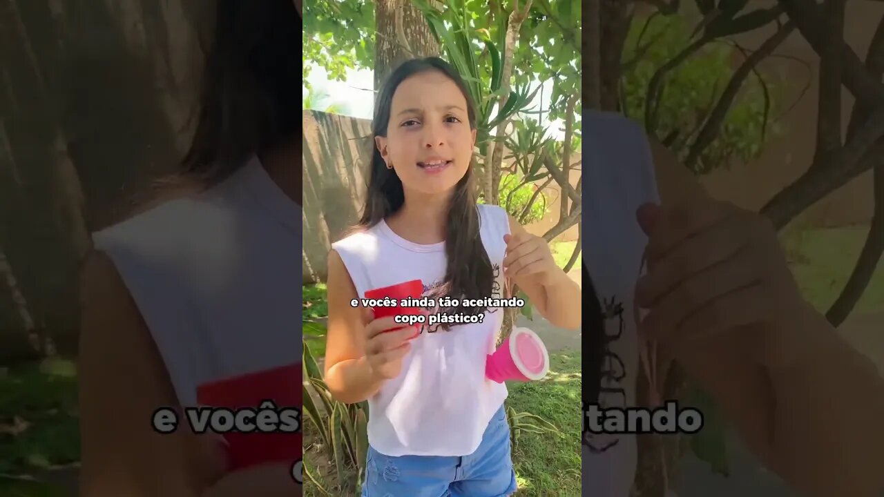 Você ainda usa copo plástico? Se liga nesse recadinho da Julinha. 😉