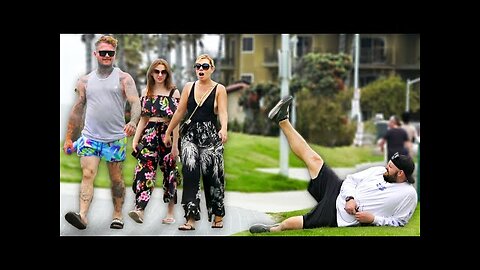Funny WET FART Prank at the BEACH!