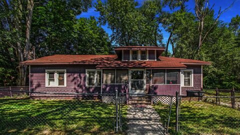 244 Parkway Drive, Battle Creek, MI Presented by Richard Stewart.