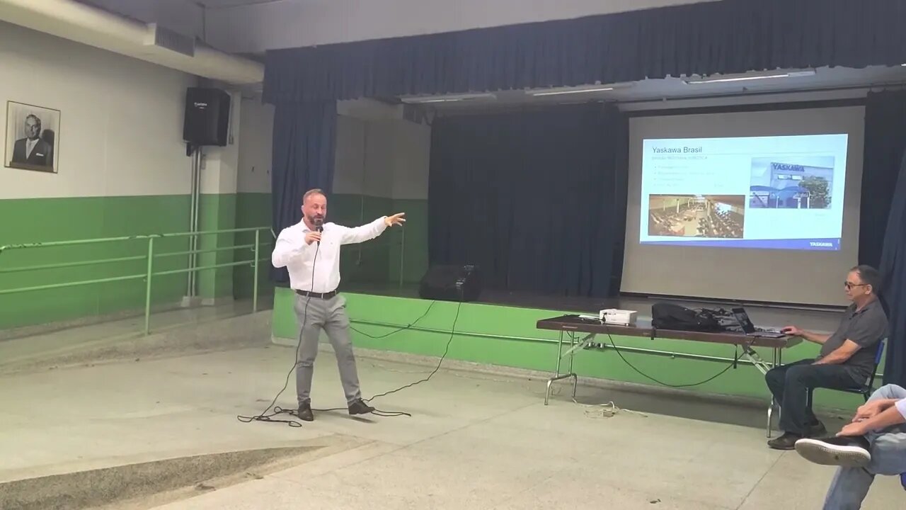 PALESTRA DE ROBÓTICA DA YASKAWA NA ETEC Luro Gomes