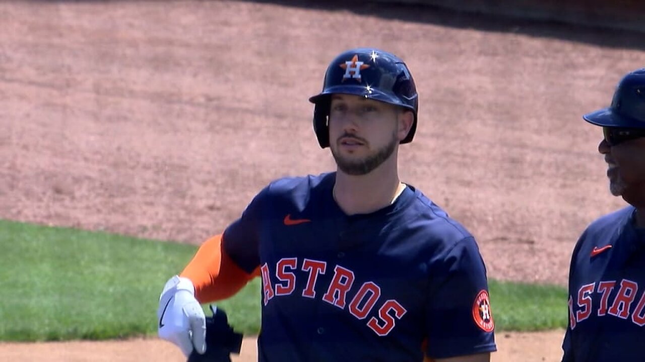 Kyle Tucker lines an RBI single