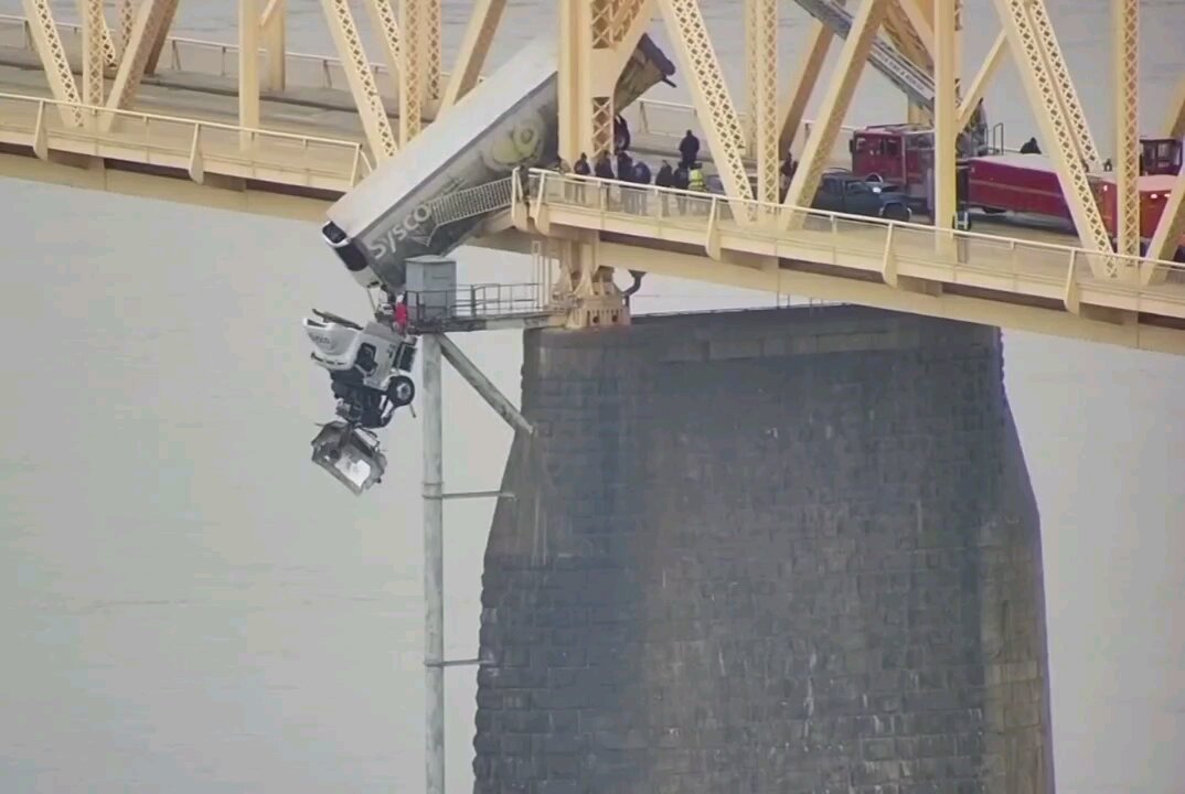 #Breaking Semi Truck Hanging Off Clark Memorial Bridge Louisville,Kentucky