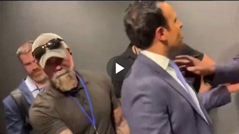 Vivek Ramaswamy calmly addresses Van Jones on comments tied to violence