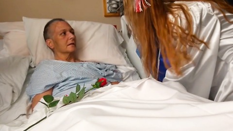 This Teenage Girl Held A Private Ceremony In Her Hospital So Her Dying Mom Could See Her Graduate