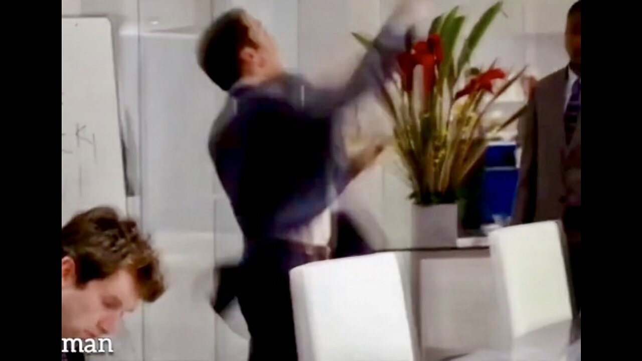 Elon’s first day at Twitter HQ