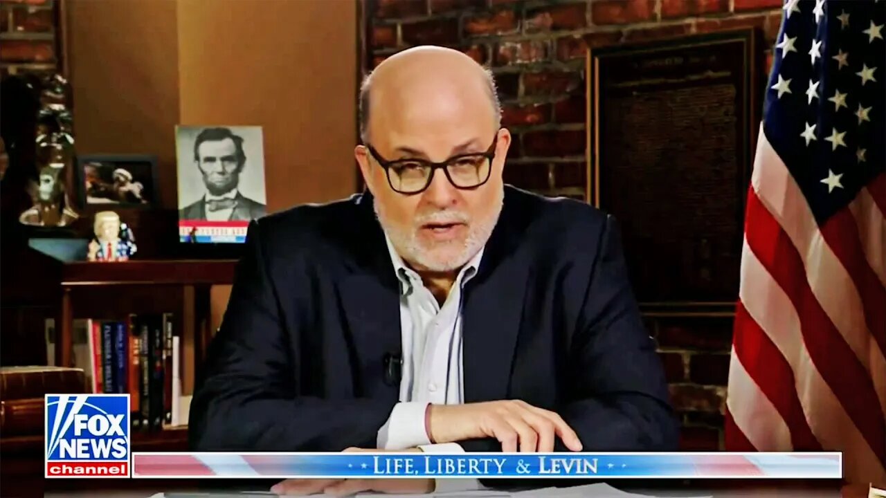 Fox host's bizarre, cringe rant about how great Fox News is