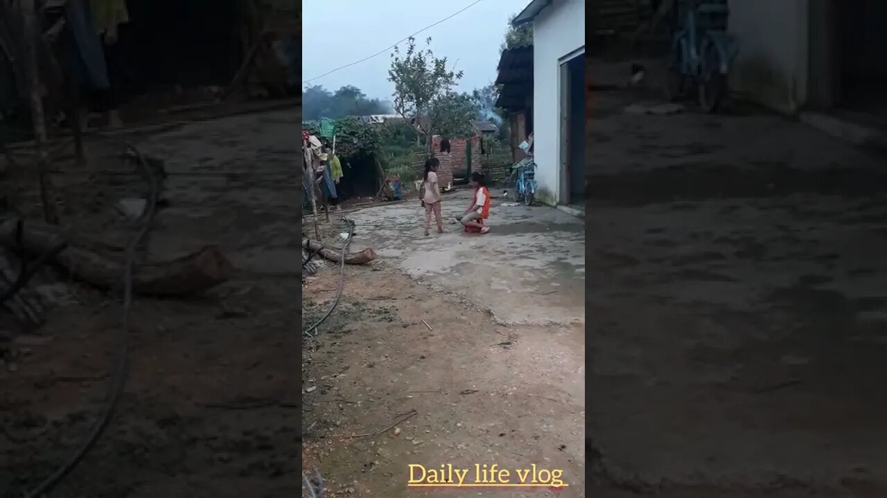 children playing skipping rope