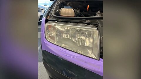 Skoda Fabia Scheinwerfer mit Lampe polieren