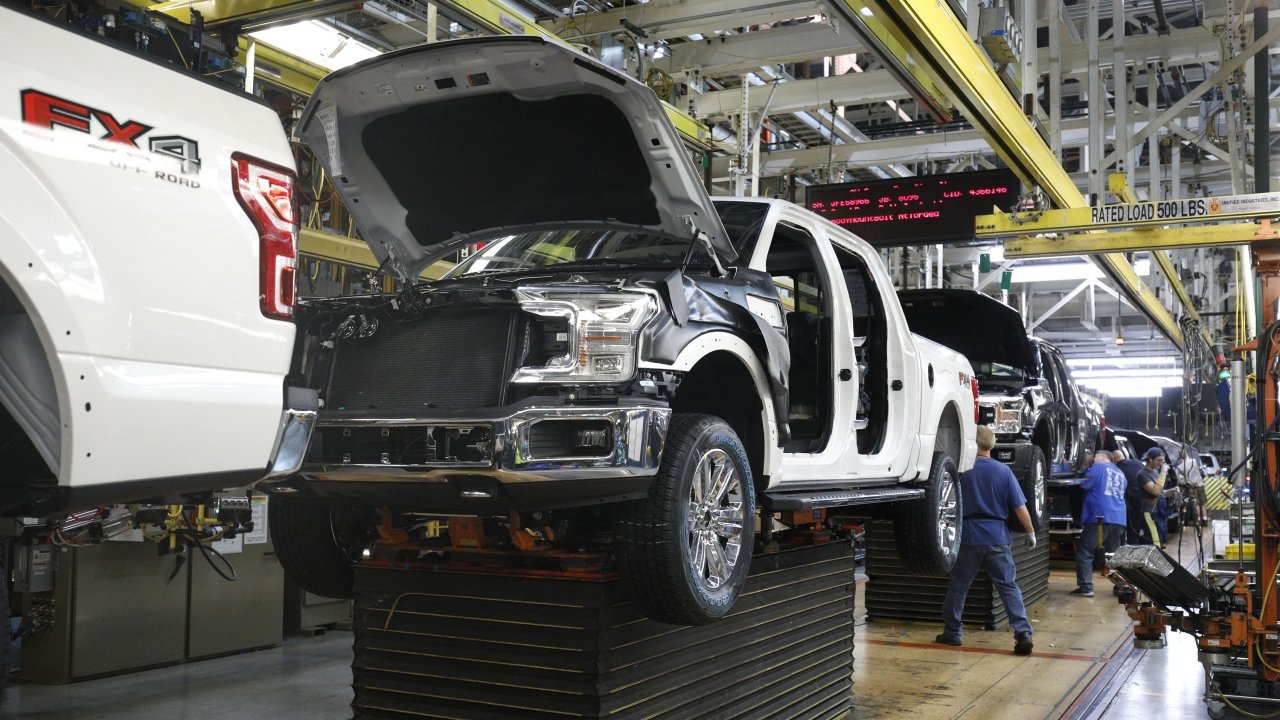 China's Going To Temporarily Reduce Tariffs On US Auto Imports