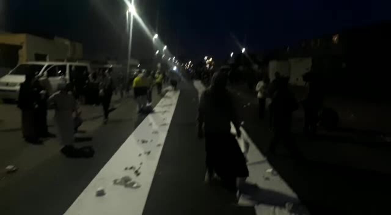 SOUTH AFRICA - Cape Town - Manenberg Iftaar (Video) (vhx)