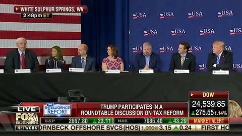 Crowd Gives Standing Ovation After Governor Reveals What Trump Did for Fast Food Workers