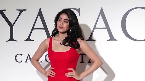 Jhanvi Kapoor In Skin Tight Dress | Viral | Bollywood