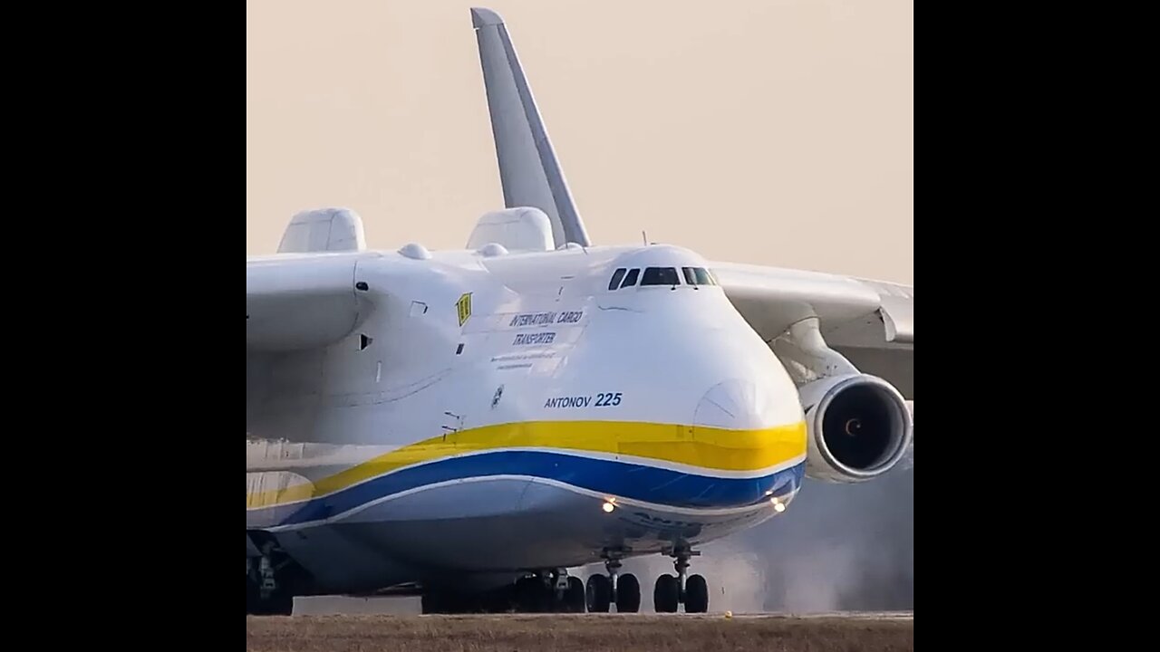 WORLD LARGEST PLANE LANDING WITHOUT BRAKES🤯