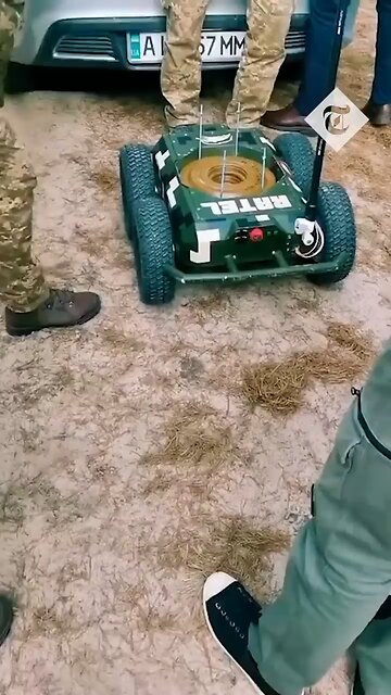 Ukrainian ground kamikaze drone destroys vehicle in training test