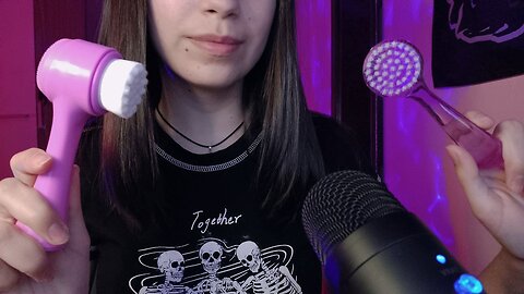 ASMR - Passando diferentes escovas no microfone