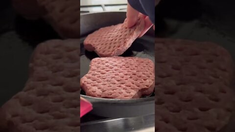 🍔 Hubba Hubba, Bubba Burger ASMR | Rack of Lam #shorts