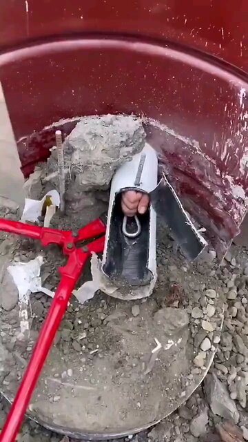 Satisfying. Watch Climate activist whine about the consequences of his actions.