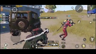 Indo para cima em uma Gameplay top. Jogando PUBG Mobile