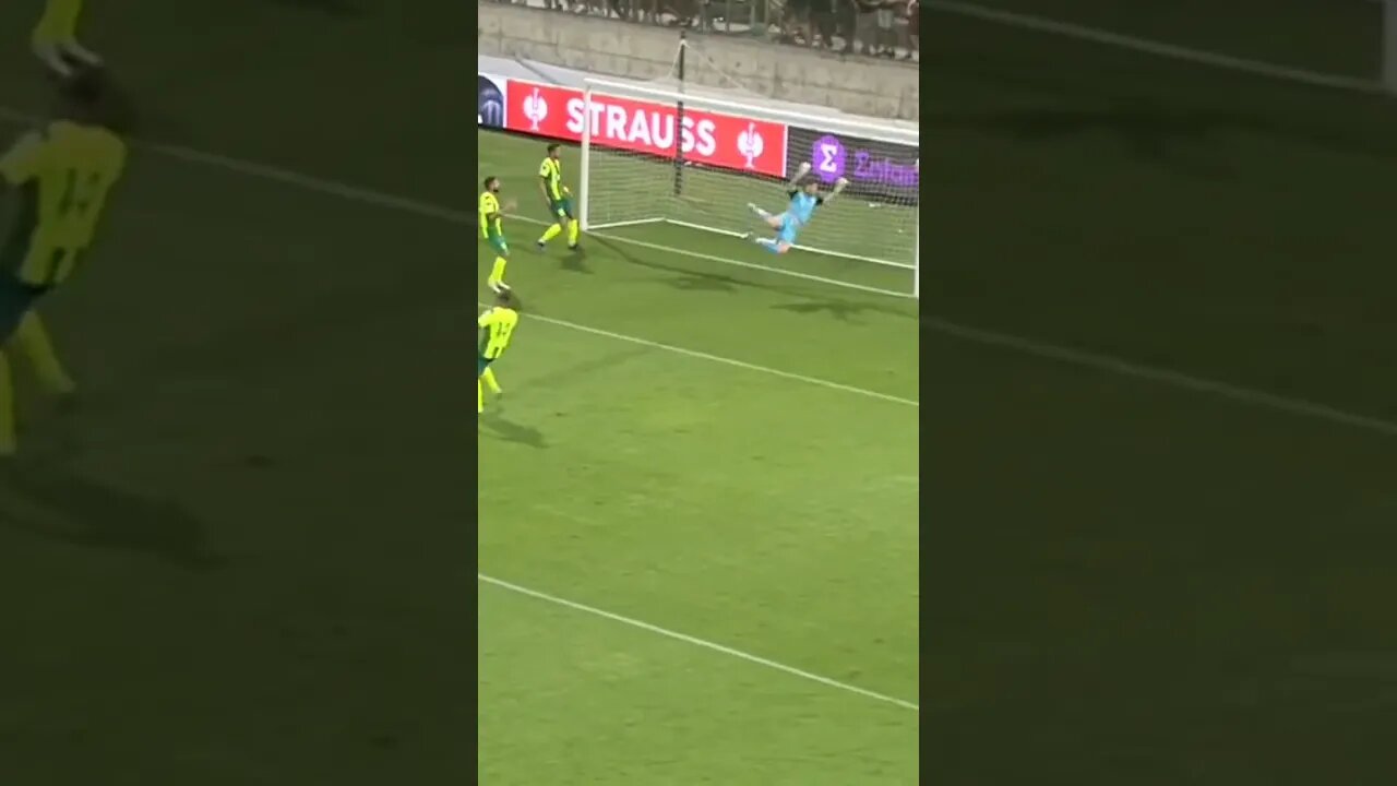 🤯 𝑰𝒏𝒔𝒂𝒏𝒆 technique by Lorenz Assignon.. #shorts #football #clips #shortsfeed