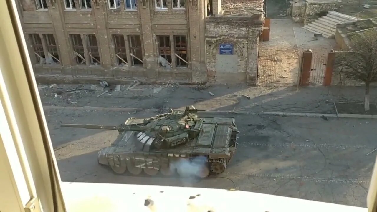 Russian T-72B Tank Shoot Moment! Russia Ukraine War!