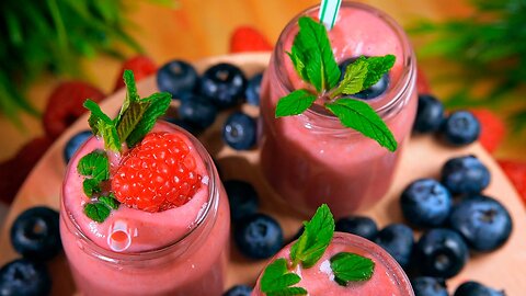 Raspberry Banana Smoothie & Green Smoothie