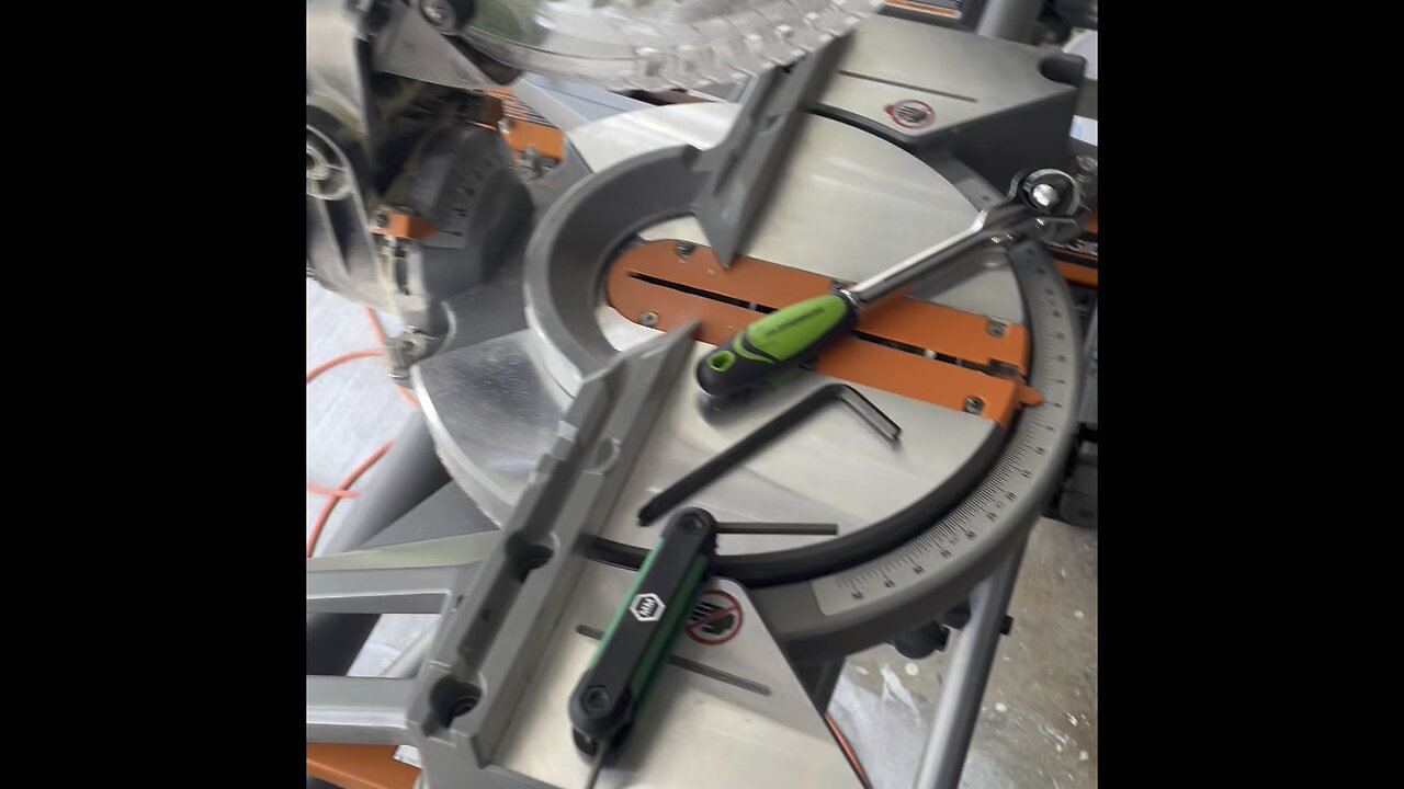 Ridgid 15amp 10in miter saw Blade change