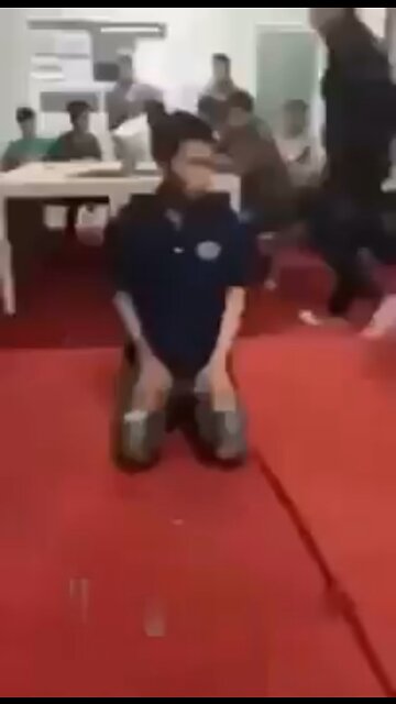 This is how a company boss “discipline” their employees in China - Communist dream of the left