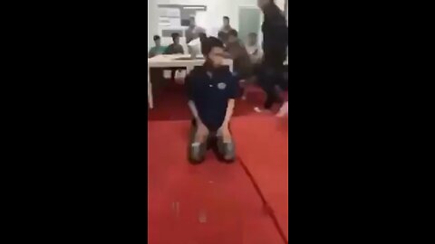 This is how a company boss “discipline” their employees in China - Communist dream of the left