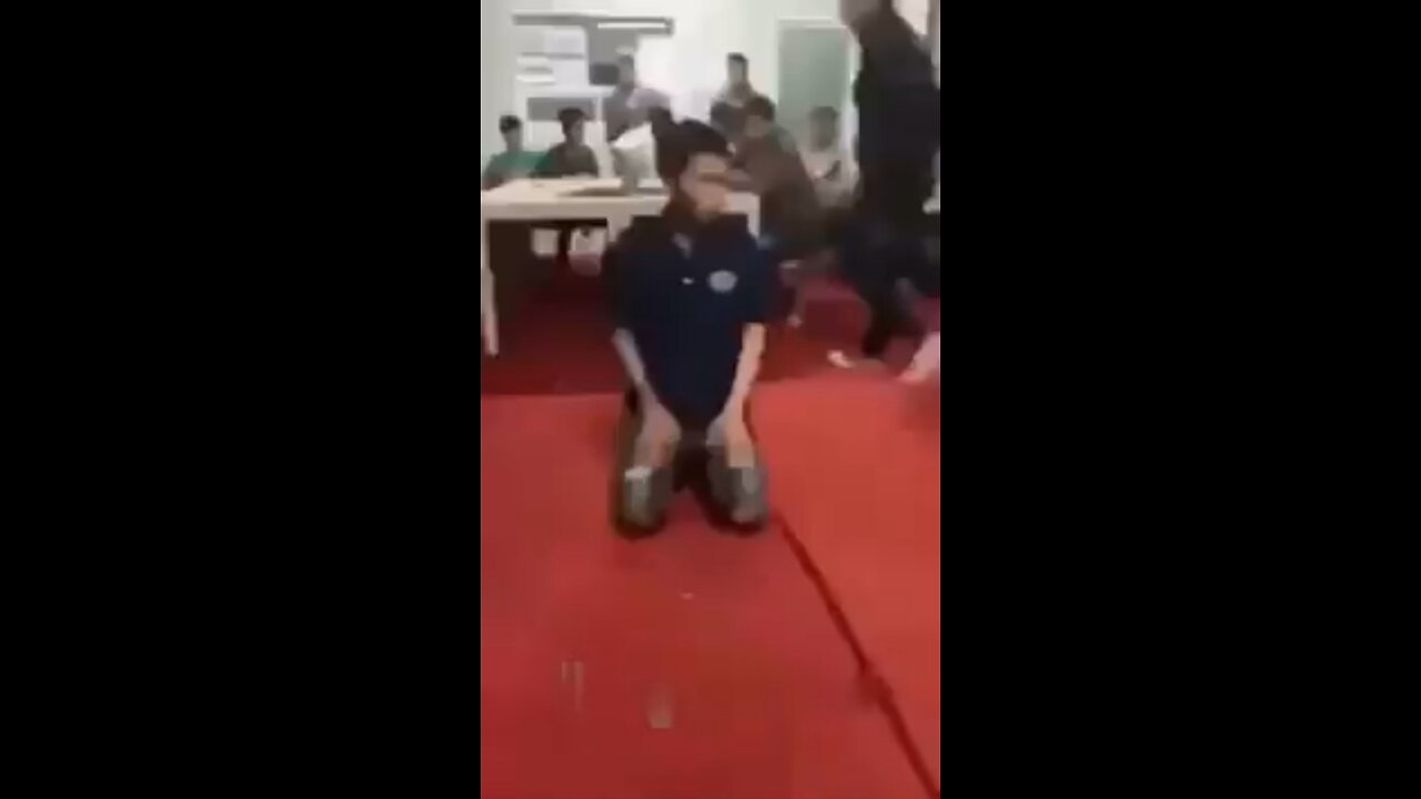 This is how a company boss “discipline” their employees in China - Communist dream of the left