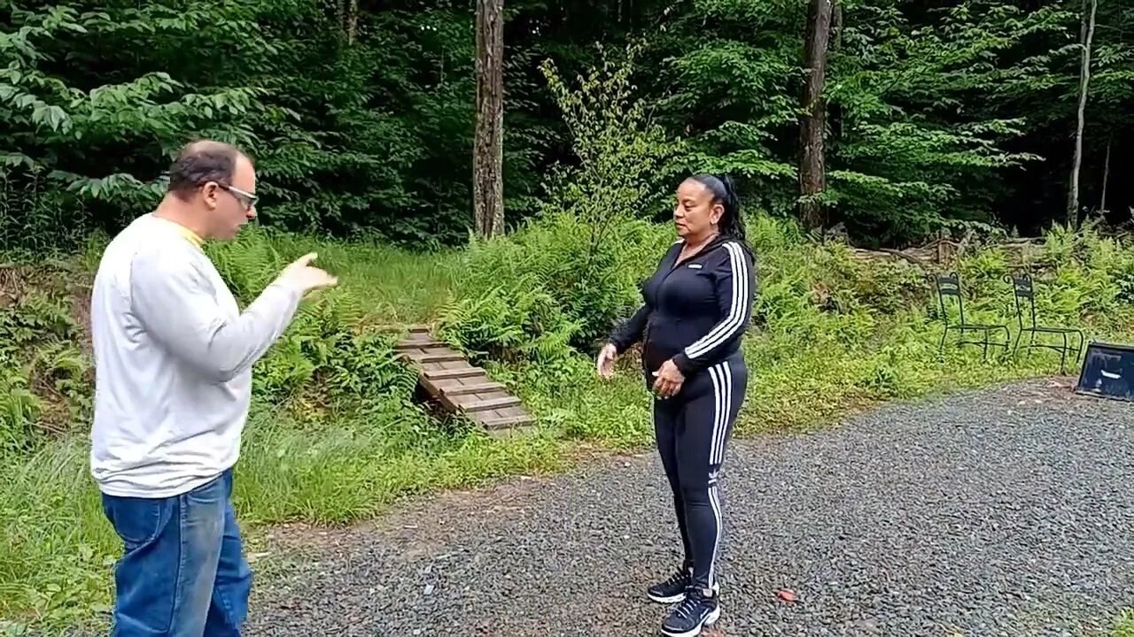 Women's Self-defense with Gun... maintaining distance - part 1/2