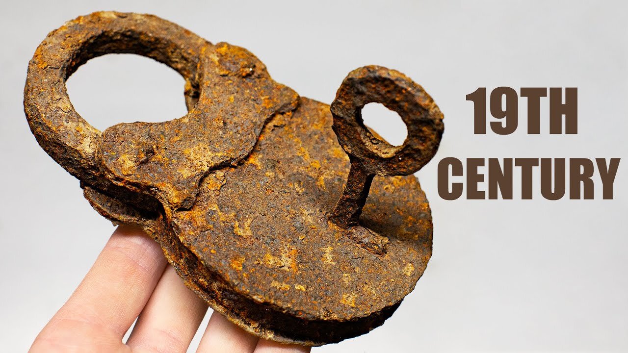 Very Rusty Lock Restoration. Padlock of the 19th century