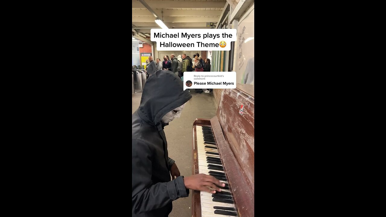 Michael Myers plays Halloween theme!