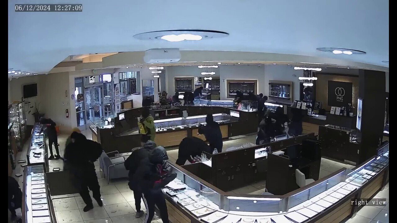 Jewelry Store Overwhelmed In Shocking Bay Area Smash-And-Grab Robbery