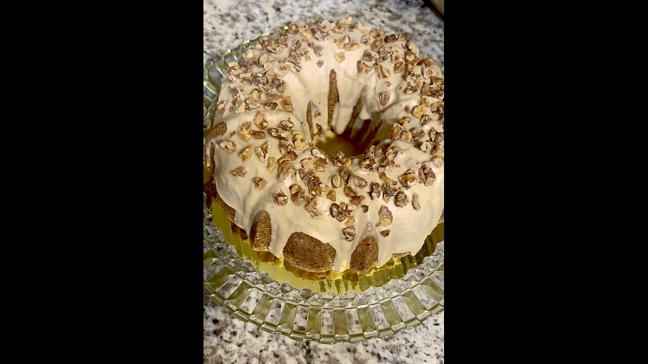 Maple-Glazed Pumpkin Bundt Cake