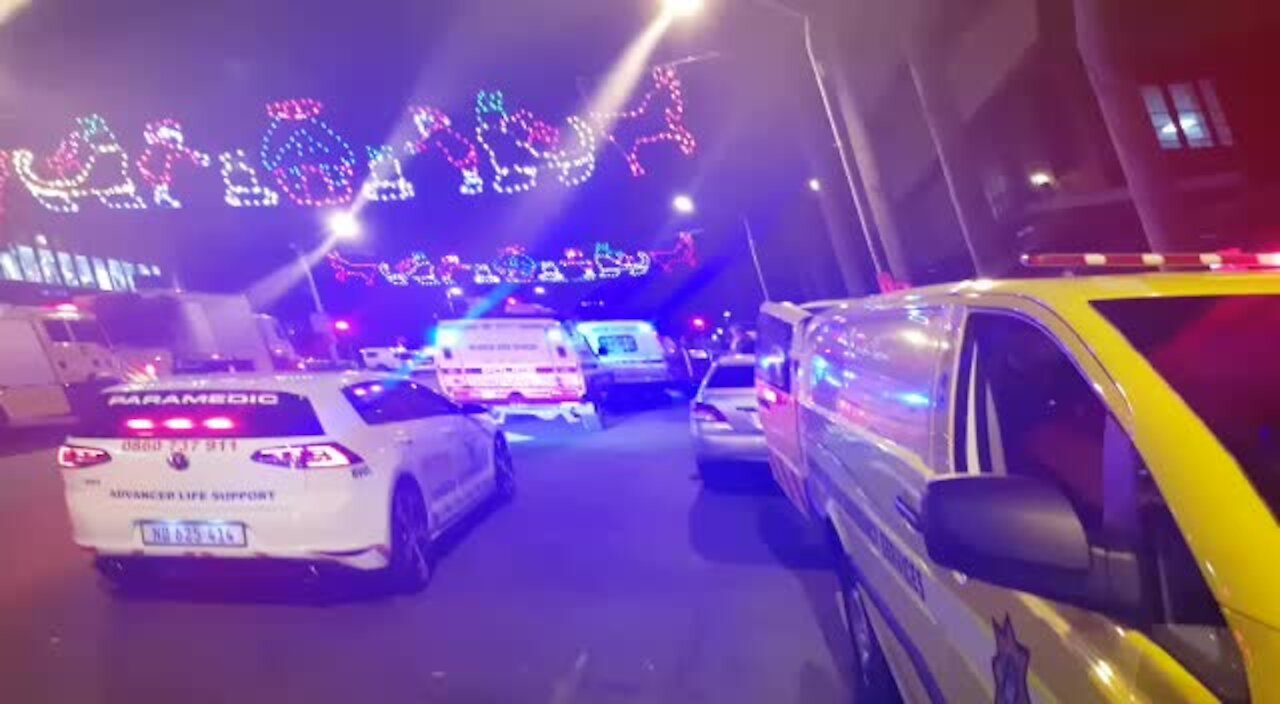 UPDATE1-ADDS VIDEO-Blaze rips through Durban building (q9Q)