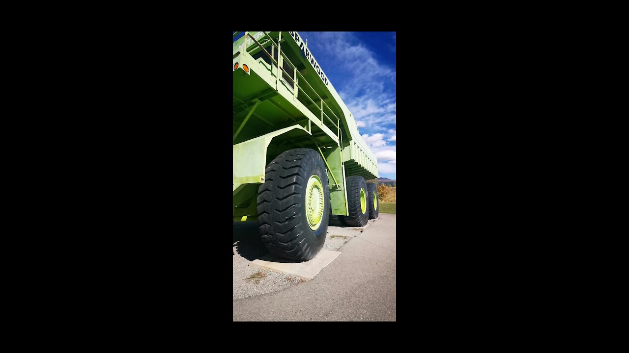 World biggest tandem axle truck