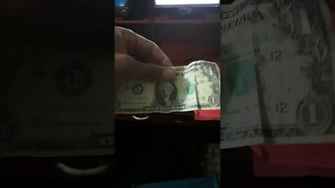 Achando dinheiro em dólar, aí to me sentindo poderoso