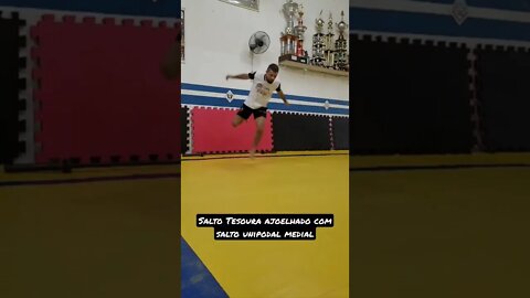 Salto Tesoura ajoelhado com Salto unipodal medial