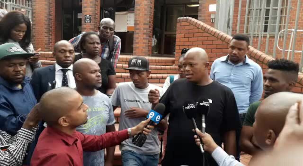 SOUTH AFRICA - Durban - Mampintsha outside Pinetown magistrates Court (Videos) (UzH)