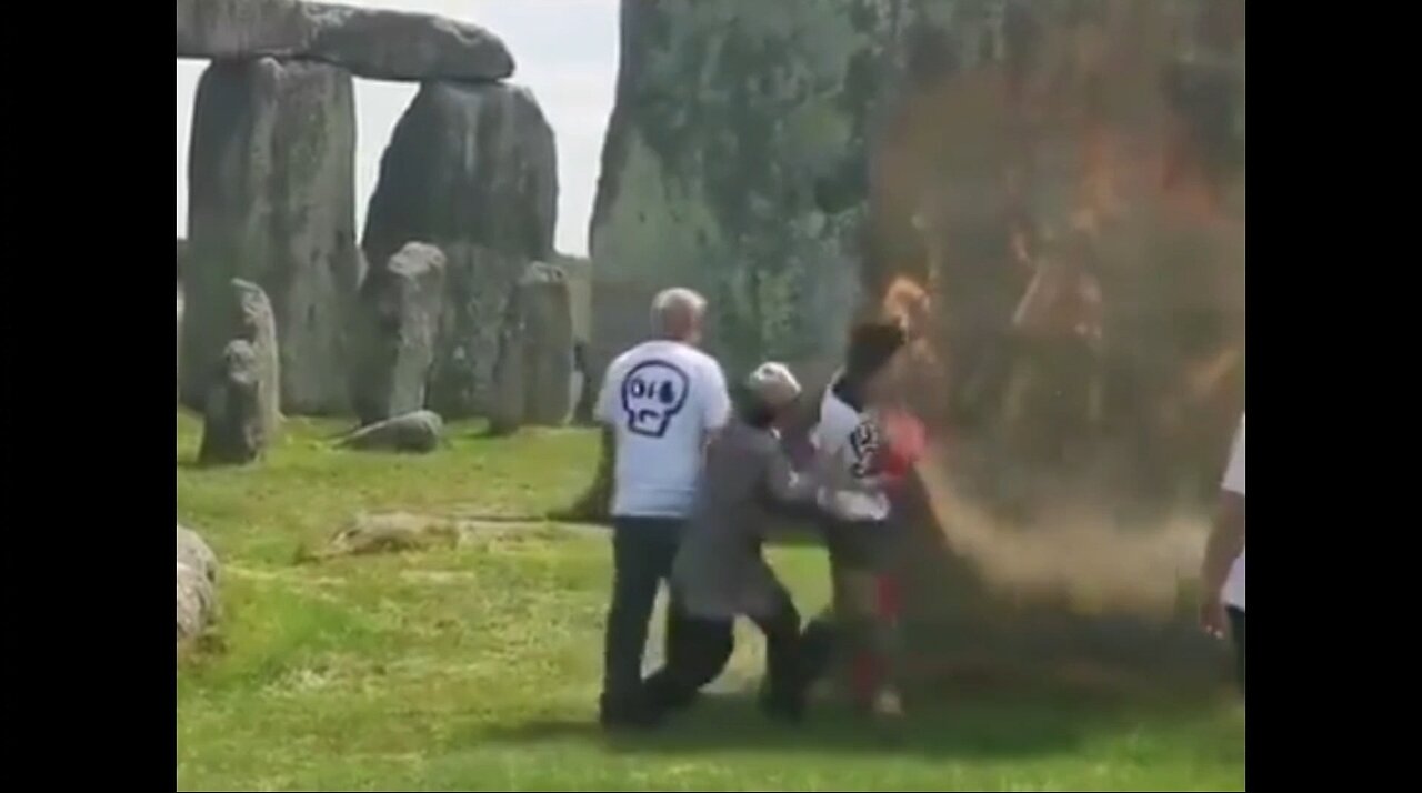 Good Samaritans Try And Stop Climate Crazies From Vandalizing Stonehenge